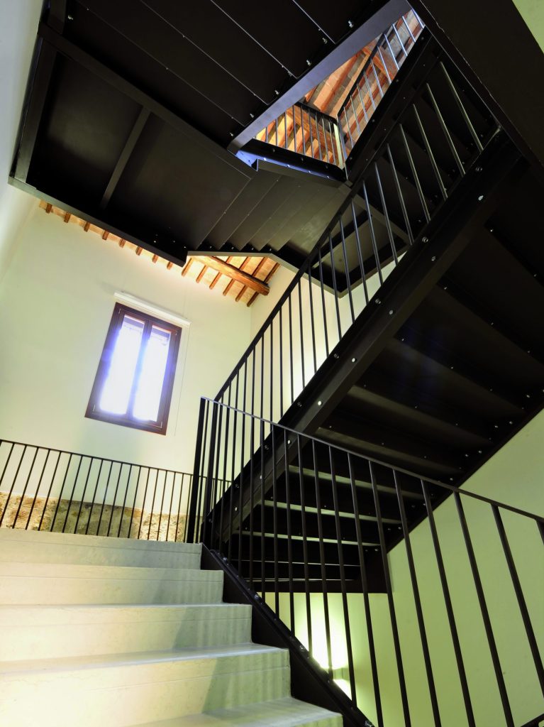 Stairwell hdr 4